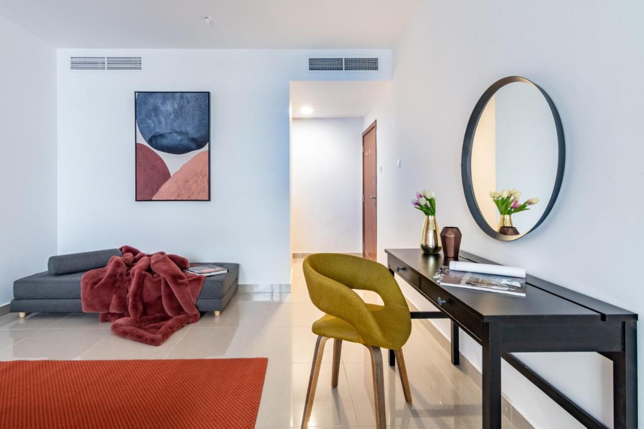 The Smart Concierge - Plaza Residences Дубай Екстериор снимка